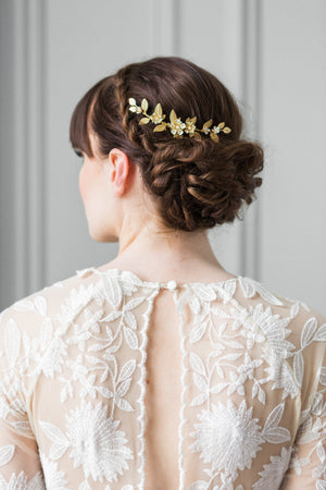 Bride wearing a gold leaf bridal hair comb