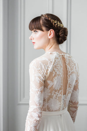 Bride wearing a gold leaf bridal comb in her hair