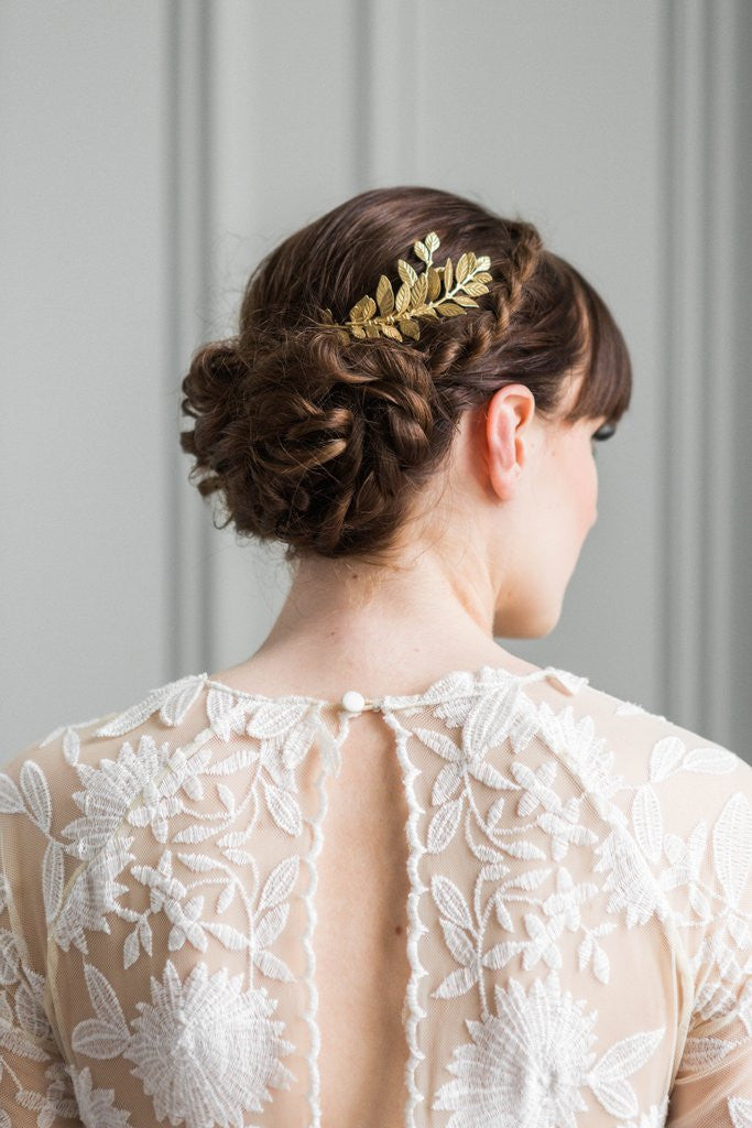Bride wearing a gold leaf comb in her hair