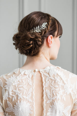 Bride wearing a hair comb made of silver laruel leaves
