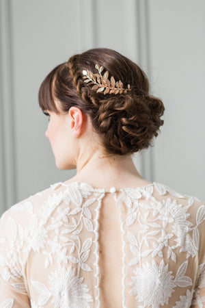 Bride wearing a rose gold leaf tiara in her hair