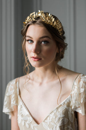 Bride wearing a rose gold laurel leaf tiara