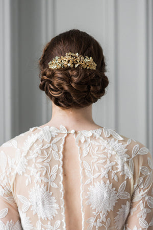 Model wearing a bridal hair comb made of gold leaves