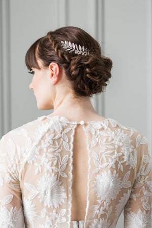 Bride wearing a hair comb made of silver laruel leaves