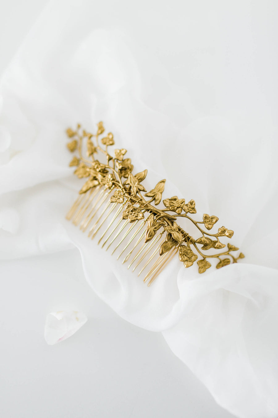 Bride wearing a hair comb headpiece made of gold leaves
