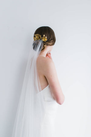 Bride wearing a bridal hair comb made of gold flowers