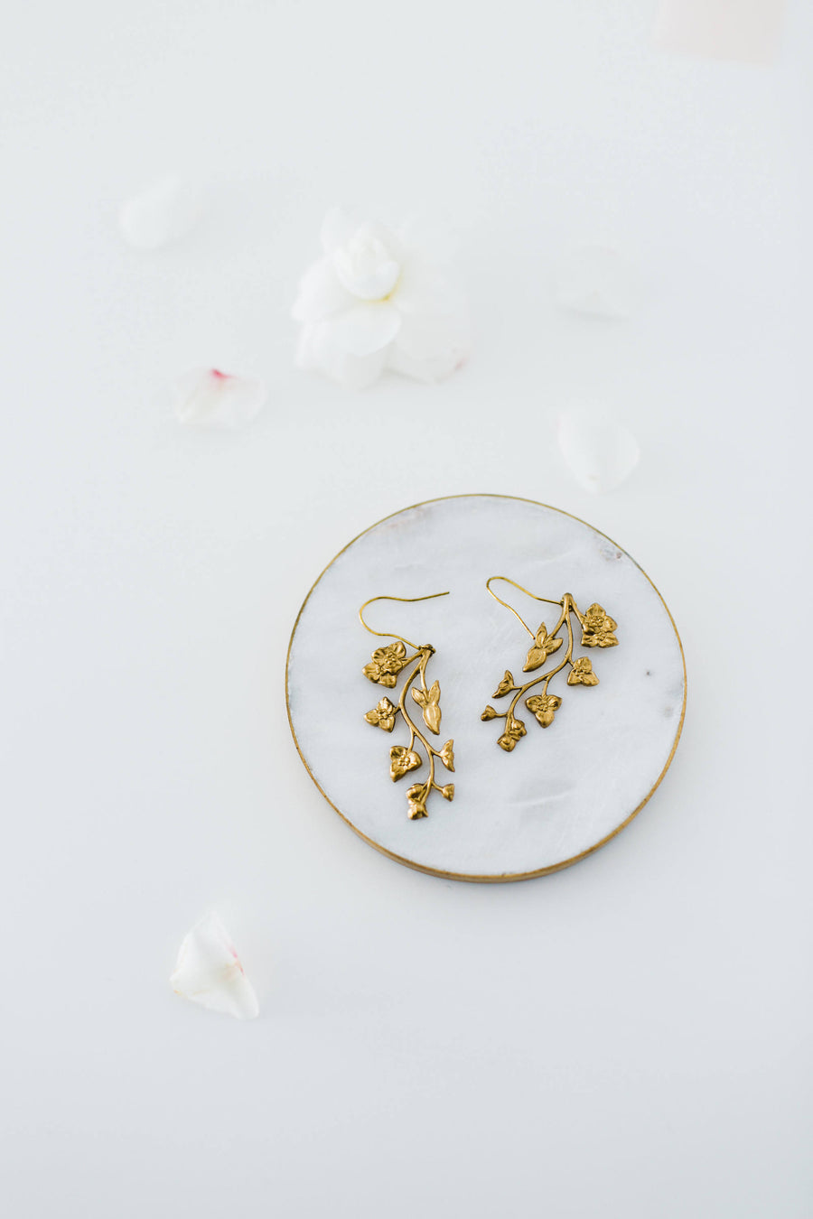 Earrings made of gold leaves and flowers